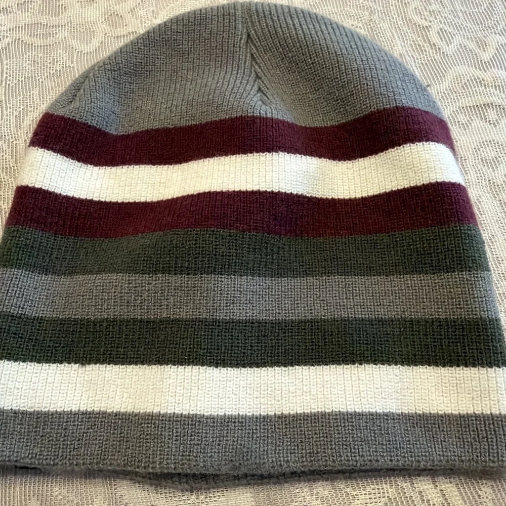 Burton snowboards Gray Burgundy Army Green White cuff slouch Beanie